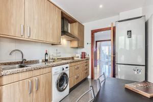 A kitchen or kitchenette at Charming Apartment with a Cozy Terrace