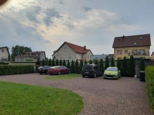 a group of cars parked in a driveway at Apartament Piotr in Łeba