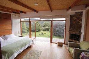 Ein Bett oder Betten in einem Zimmer der Unterkunft Titué Refugio , Cabañas