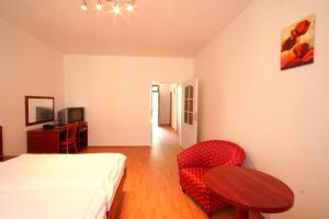 Televízia a/alebo spoločenská miestnosť v ubytovaní Apart Hotel Susa