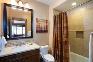 Imagen de la galería de Luxury Old Greenwood 3BD Villa - Villa 12. Comes w/ Free Grocery Delivery!, en Truckee