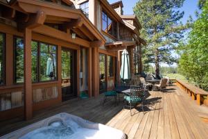 Imagen de la galería de Luxury Old Greenwood 3BD Villa - Villa 12. Comes w/ Free Grocery Delivery!, en Truckee