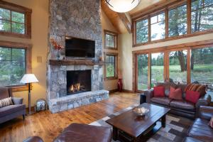 トラッキーにあるLuxury 4BD Residence on Old Greenwood Golf Course. Free Grocery Delivery!のギャラリーの写真