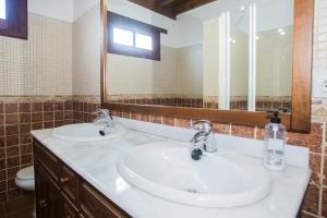 Koupelna v ubytování A1 Casas Y Villas juani y juan lanzarote (tomaren) Free WiFi