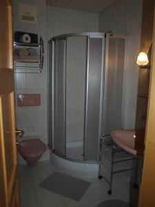 A bathroom at Ruhe am See