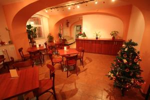 Reštaurácia alebo iné gastronomické zariadenie v ubytovaní Apart Hotel Susa