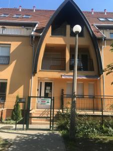 Budova, v ktorej sa apartmán nachádza