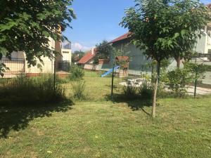 Vonkajšia záhrada v ubytovaní Tommy Apartman 2.0
