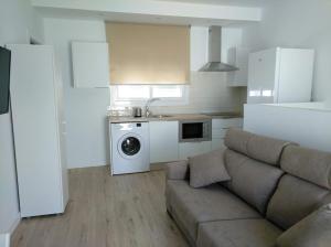 Kuchyňa alebo kuchynka v ubytovaní Apartamentos Angelita Plaza Beach