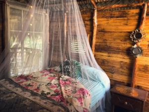 a bedroom with a bed with a mosquito net at GuaiGüí Bayahibe in Bayahibe