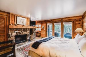TV a/nebo společenská místnost v ubytování Sundance Mountain Resort