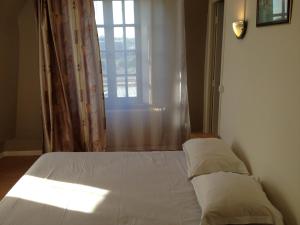 Ein Bett oder Betten in einem Zimmer der Unterkunft Hotel Le Bristol