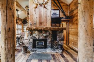 TV a/nebo společenská místnost v ubytování Sundance Mountain Resort
