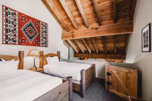 Postel nebo postele na pokoji v ubytování Sundance Mountain Resort