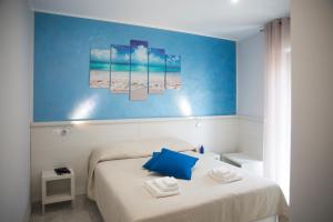a bedroom with a bed with a blue wall at B&B La Pigna in Filiano