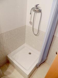 a bathroom with a shower with a white tub at Alojamiento turistico Ribagorza in El Lligallo del Gànguil
