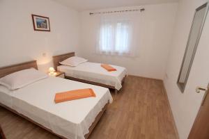 Foto dalla galleria di Apartments Maja - sea view a Trogir