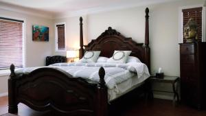 Postel nebo postele na pokoji v ubytování Royalty B&B