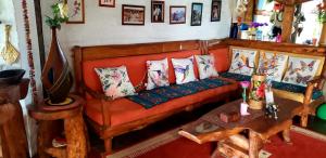 Istumisnurk majutusasutuses Zaysant Ecolodge