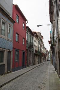 a city street filled with lots of buildings at Casa 45 in Porto