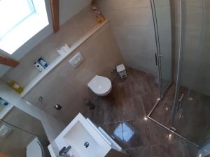 Koupelna v ubytování Bedrooms Cerovac