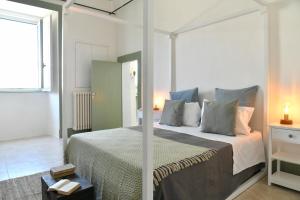 A bed or beds in a room at Dimora Duchessina Suites de Charme