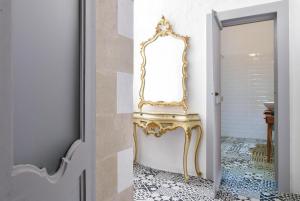 A bathroom at Dimora Duchessina Suites de Charme