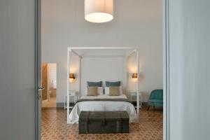A bed or beds in a room at Dimora Duchessina Suites de Charme