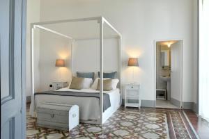 A bed or beds in a room at Dimora Duchessina Suites de Charme