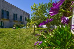 A garden outside Dimora Duchessina Suites de Charme