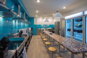 a restaurant with blue walls and benches in a kitchen at Canmore Downtown Hostel in Canmore