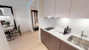 Kuchyň nebo kuchyňský kout v ubytování White Pearl Apartment 1.15