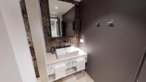Koupelna v ubytování White Pearl Apartment 1.15 + 24 fotografií