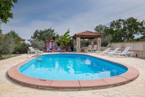 a pool in a yard with a gazebo at House Helena in Valtura