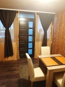 A seating area at Kiscsillag apartman