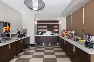 A kitchen or kitchenette at Wingate by Wyndham Goodlettsville