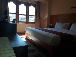 Postel nebo postele na pokoji v ubytování Gakyil Thimphu