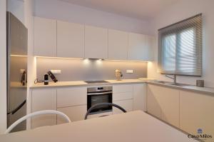A kitchen or kitchenette at Cavo Milos