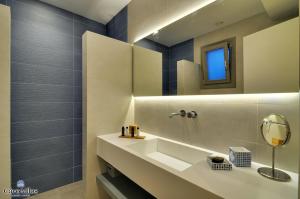 A bathroom at Cavo Milos