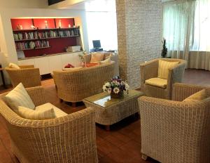 Area soggiorno di Caravel Hotel Apartments