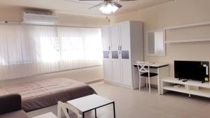 TV a/nebo společenská místnost v ubytování Popular Condo P1