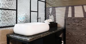Uma cama ou camas num quarto em Hotel Mondavi