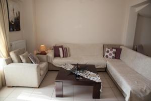 A seating area at Venetiko Villas