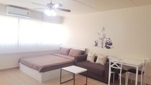 Posezení v ubytování Popular Condo P1