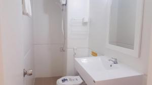 Koupelna v ubytování Popular Condo P1 + 15 fotografií
