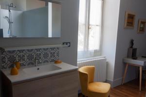 Koupelna v ubytování Une Parenthèse en Champagne + 36 fotografií