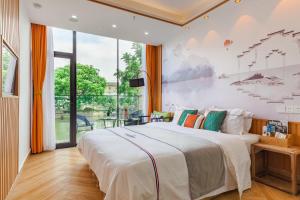Tongli Slowlife River View Inn客房内的一张或多张床位