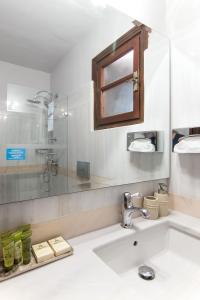 Vonios kambarys apgyvendinimo įstaigoje ClubOrsa Chrysoula's Guest House