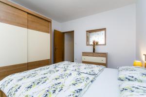 Postel nebo postele na pokoji v ubytování Holiday House Snjezana