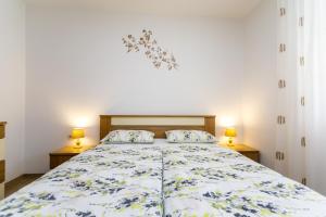 Postel nebo postele na pokoji v ubytování Holiday House Snjezana